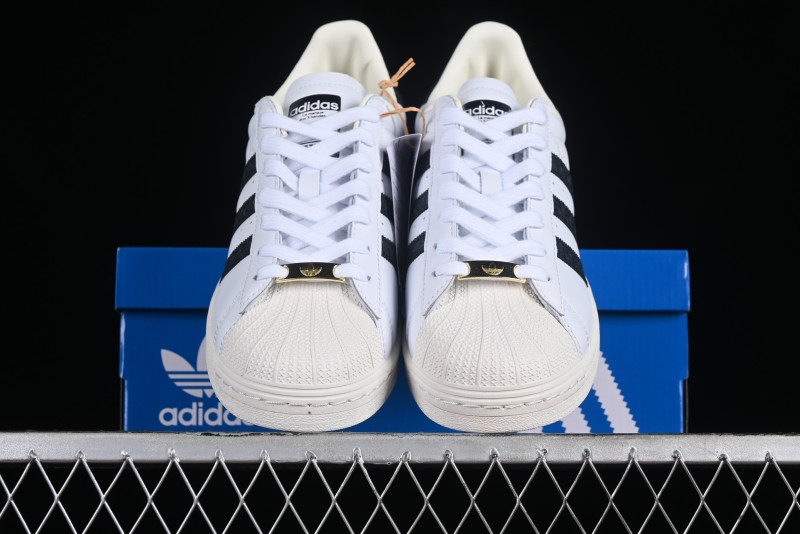Adidas Originals Superstar Shell Toe Casual Sneakers - IF3637