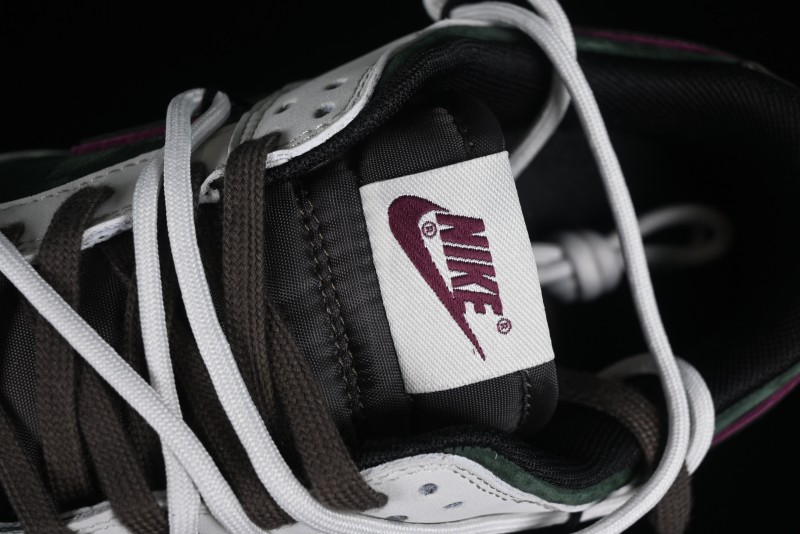 Nike SB Dunk Low Custom Collaboration Otomo Katsuhiro x Nike SB Dunk Low "Steamboy OST" - CT0856-102