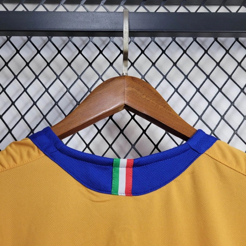 2005/06 Retro Juventus Third Jersey