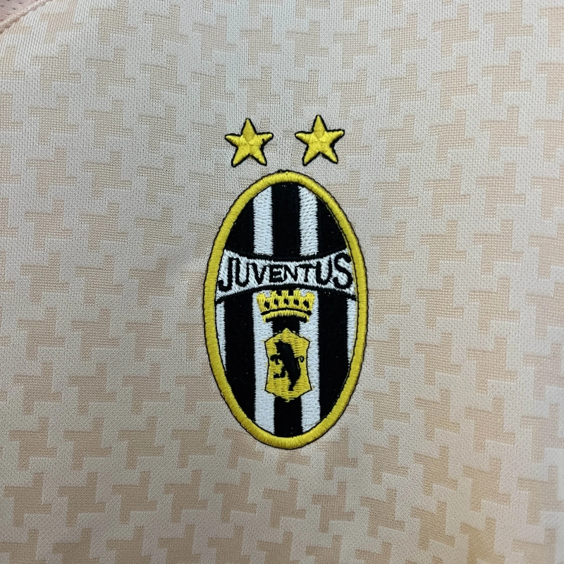 03/04 Retro Juventus Away Jersey