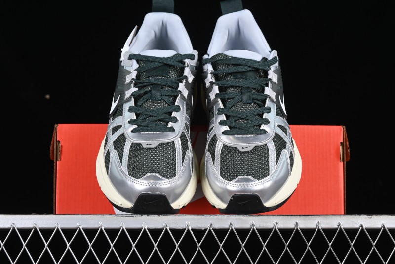 Nike V2K Runtekk 3XL Retro Low-Top Running Shoes with Shock Absorption and Anti-Slip Design - HJ4497-300