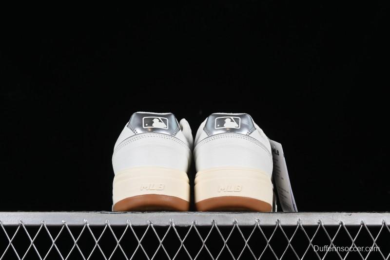 New York Yankees MLB Chunky Runner Basic Lace-Up Lightweight Casual Sneakers - 3ASXCBS4N50IVS