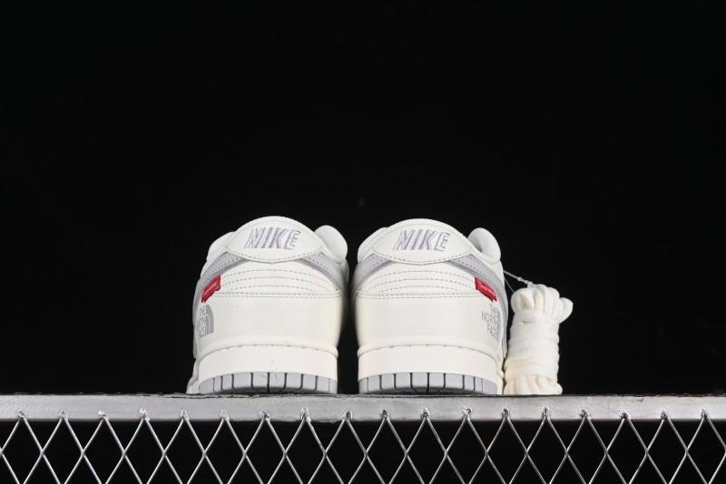 Nike SB Dunk Low Supreme x THE NORTH FACE Skate Shoes - BM0234-502