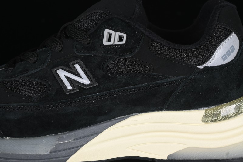 New Balance Made In USA 992 Classic Retro Running Shoes with Superior Cushioning - M992BL