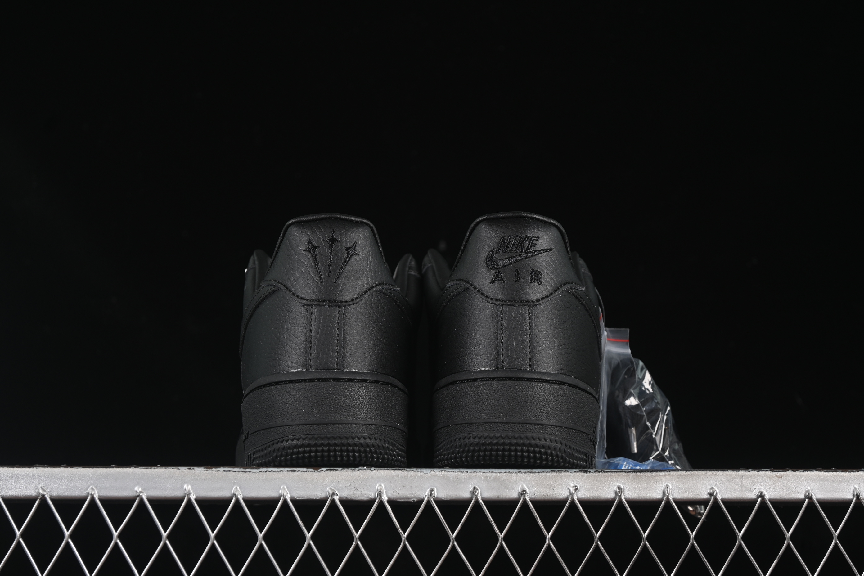 Nike Air Force 1 '07 Low Casual Sneakers with Full-Length Air Cushion - CZ8065-001