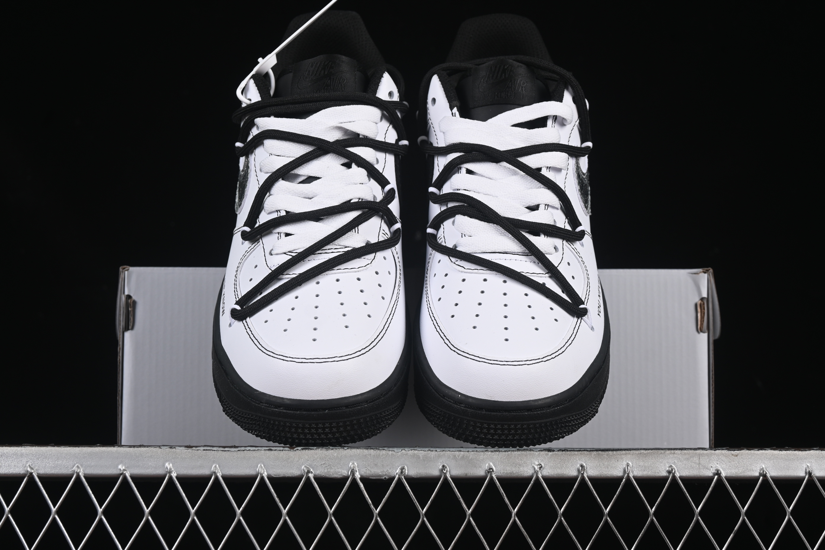 Nike Air Force 1'07 Low Casual Sneakers with Full-Length Air Cushion - ZH0316-066