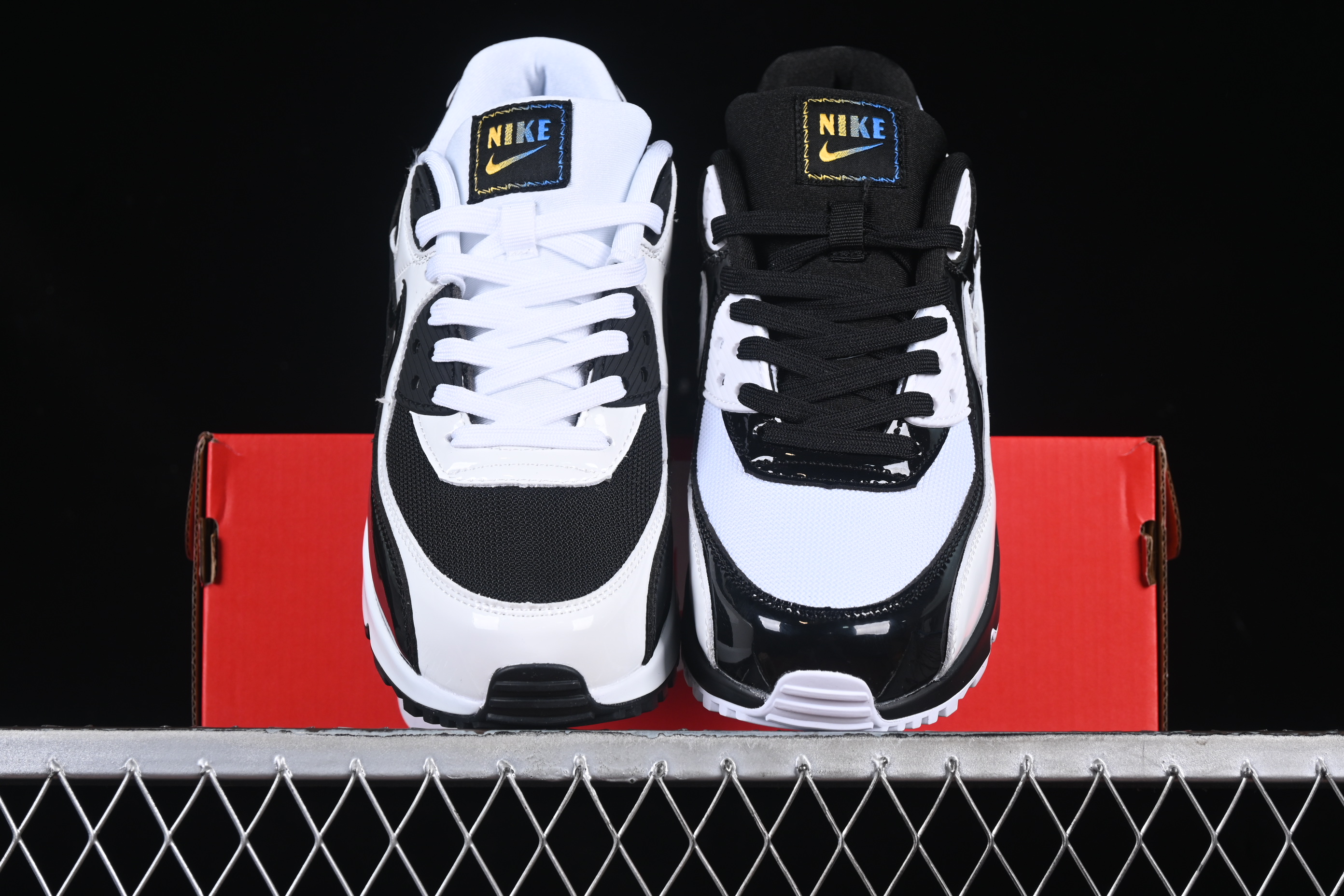 Nike Air Max 90 Retro Running Shoes with Visible Air Cushion - DM6178-010