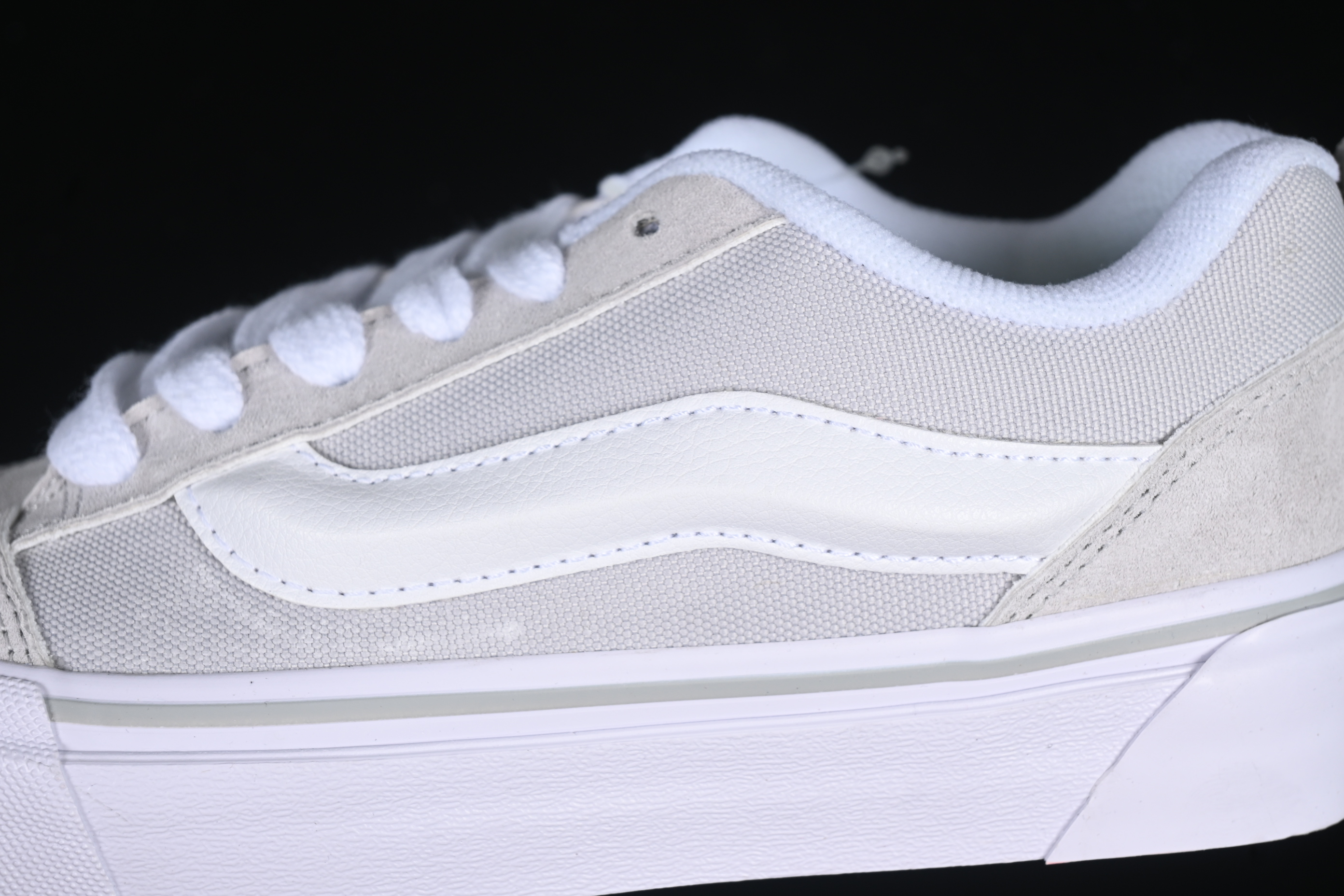 Vans Knu Skool Low-Top Retro Chunky Sneakers with Oversized Logo - VN000CRPBWD