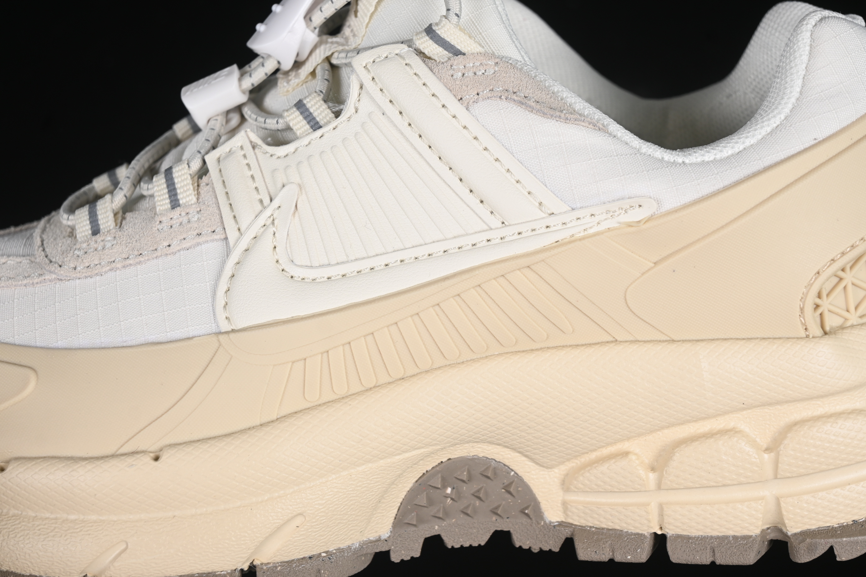 Nike Zoom Vomero 5 Retro Marathon Casual Running Shoes with Thick Sole and Height Increasing Design - FV2295-101