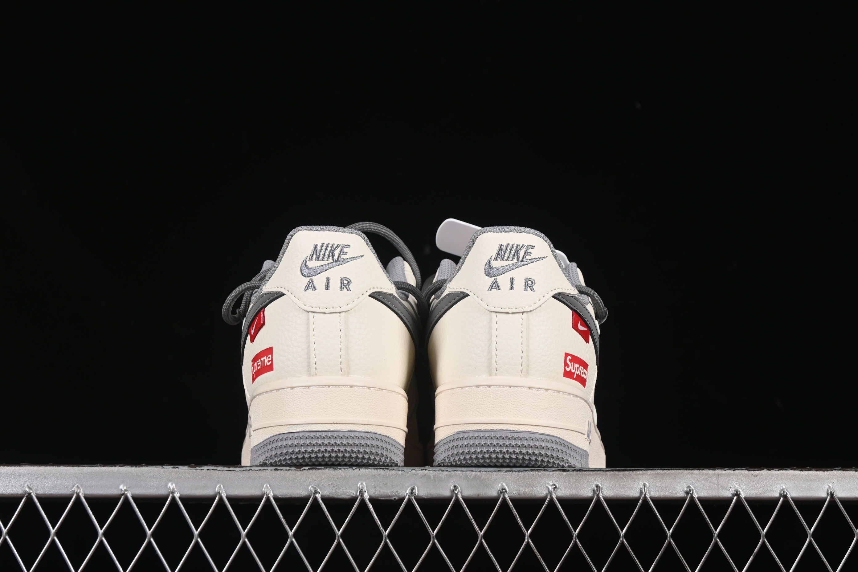 Nike Air Force 1 '07 Low Supreme Collaboration Dual-Tone Gray Lace-Up Casual Sneakers - DM6868-071