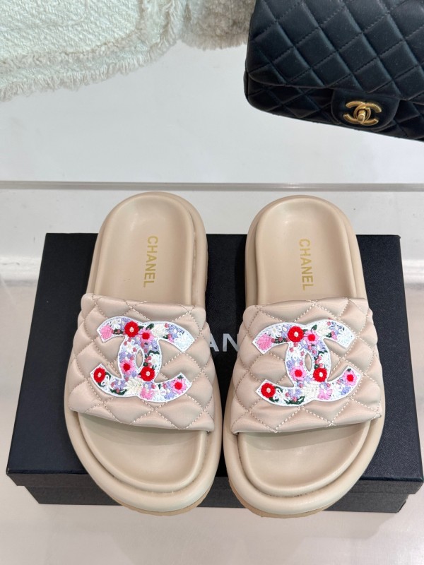 2025 Slippers Chanel Beige Silk Floral Pattern