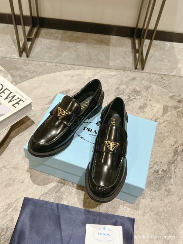 2025 Women Prada Black Leather Loafer KFY00270