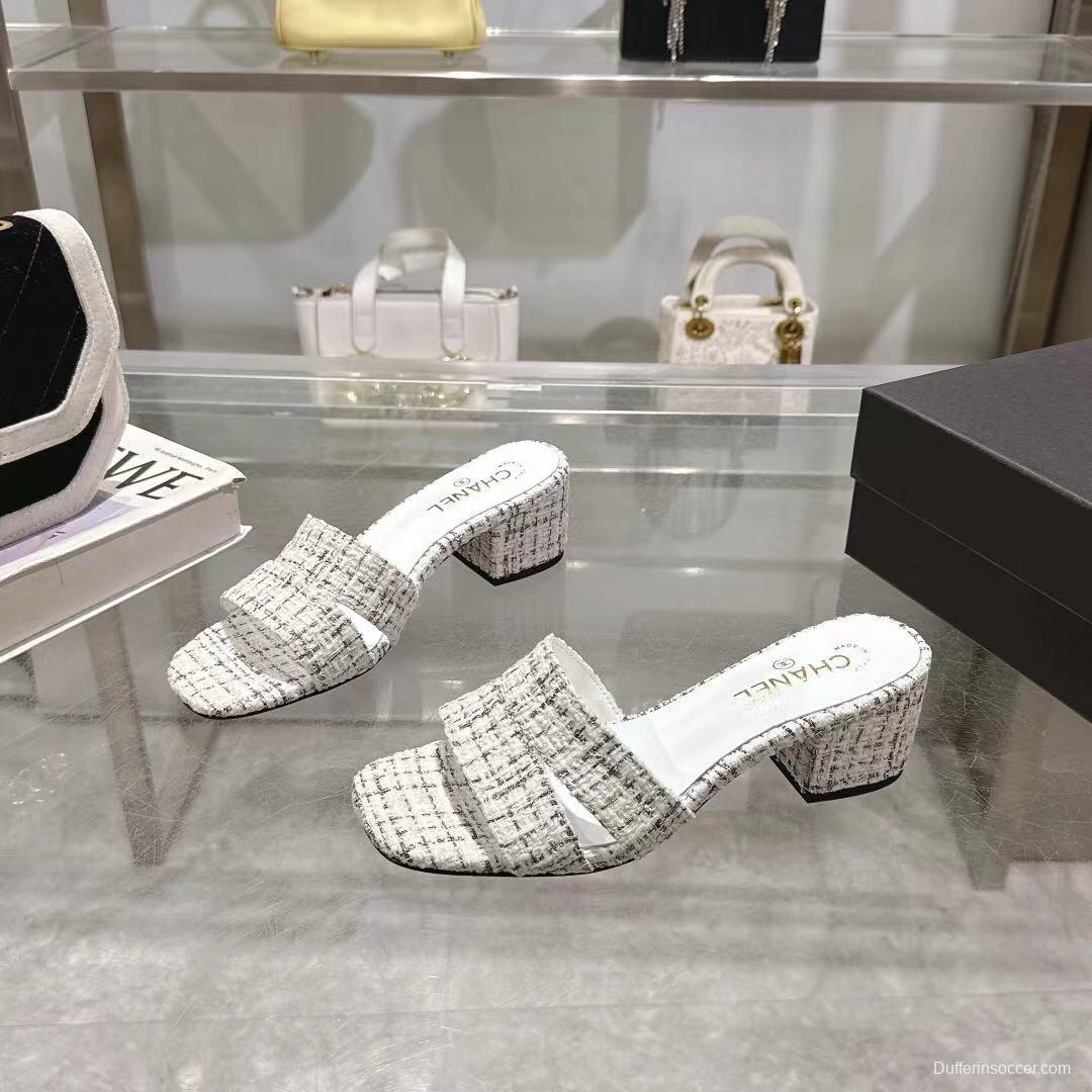 2025 Women Chanel White Black Tweed Slippers LY00280