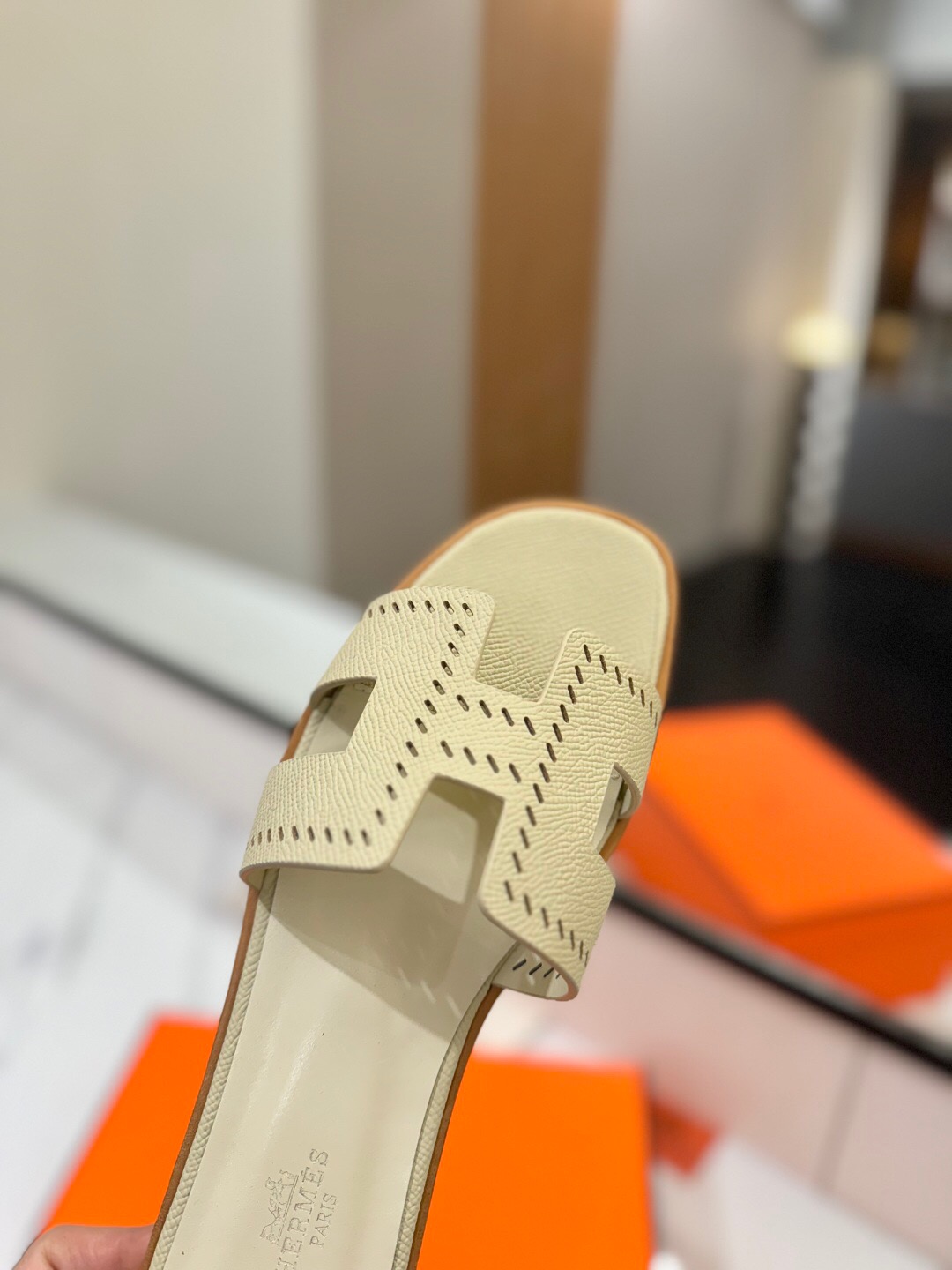 2025 Women Hermès Beige Leather Slippers