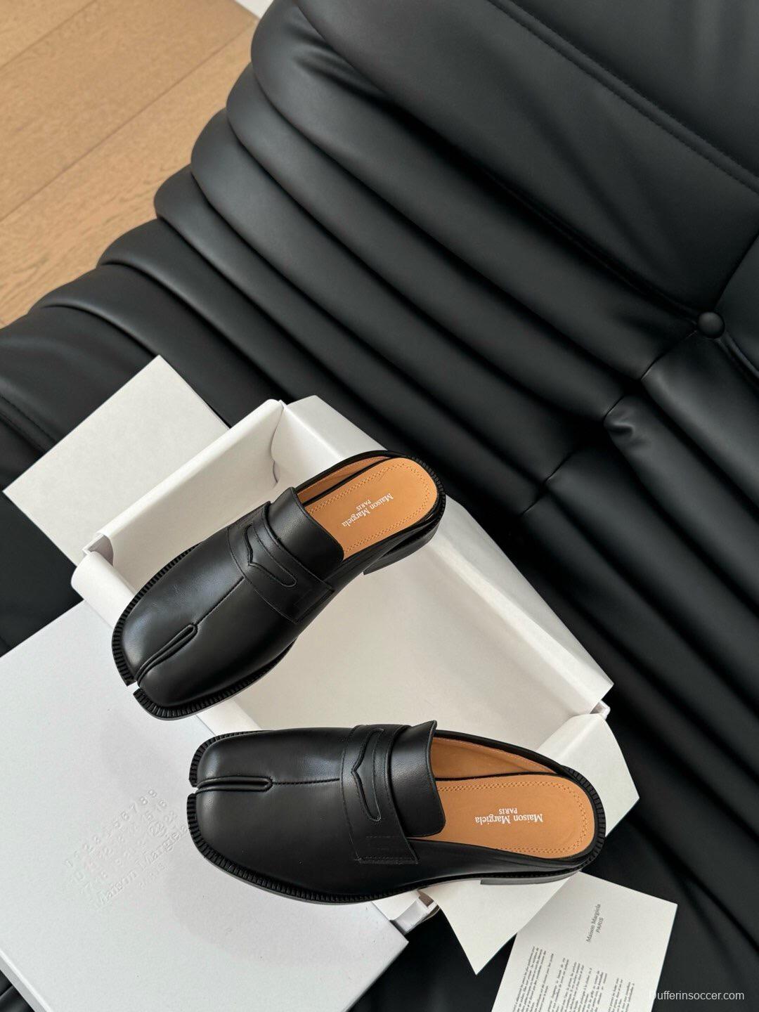 2025 Women MM6 Black Leather Loafers Tabi KFY00340