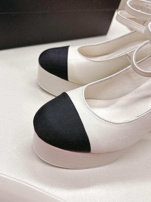 2025 Women Chanel White Black Leather Platform Mary Jane KFY00350