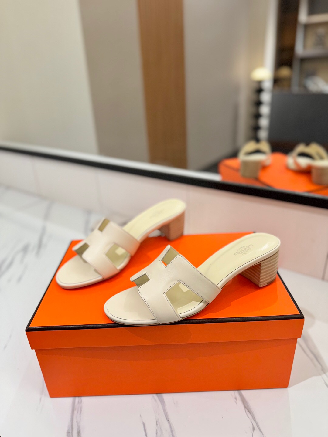 2025 Women Hermès Ivory Leather Sandals