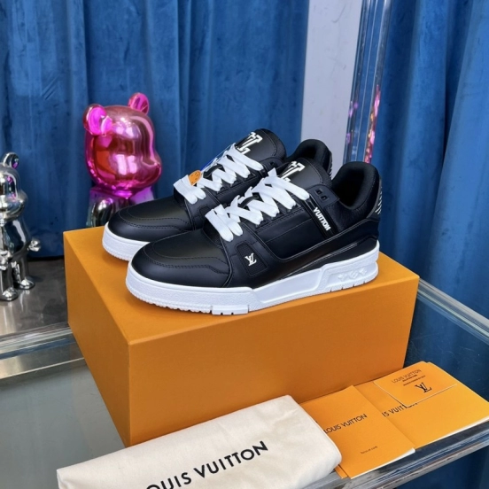 2025 Men Louis Vuitton Black White Leather LV Trainer
