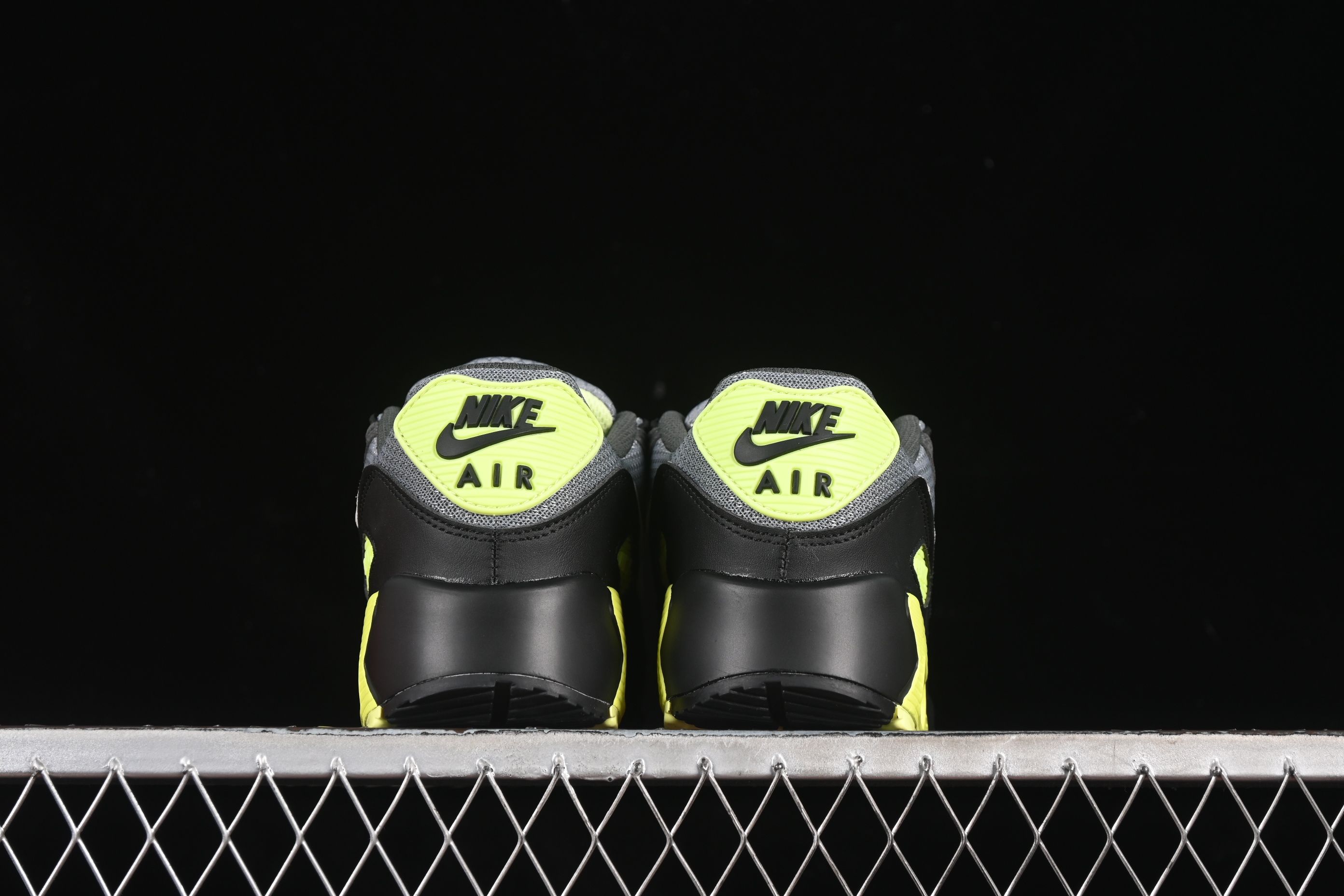 Nike Air Max 90 Retro Running Shoes with Visible Air Cushion - DM0029-012