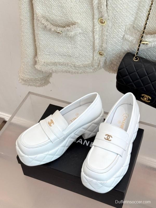 Chanel 25K Fall/Winter New Double C Platform Loafer Shoes with Waterproof Platform - KFY00320