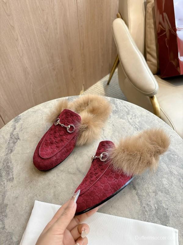 Gucci Women's Fur Mule with Double G Pattern and Horsebit Detail - LY00340