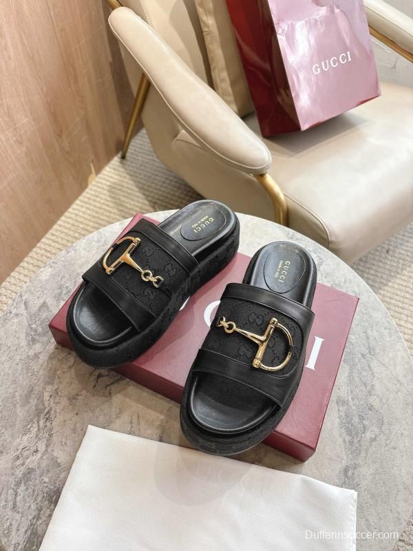 Gucci Women's Sandals with Horsebit Detail and Gold Hardware - LY00270