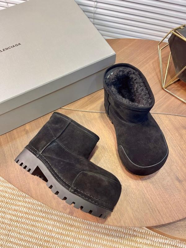 Balenciaga Oversized High Heel Snow Boots with Chunky Design - AS00500