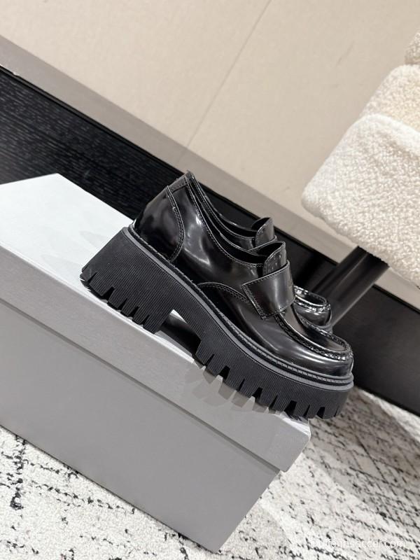 Balenciaga 2025 SS Loafers with Retro Design and Lightweight TPU Sole - KFY00320