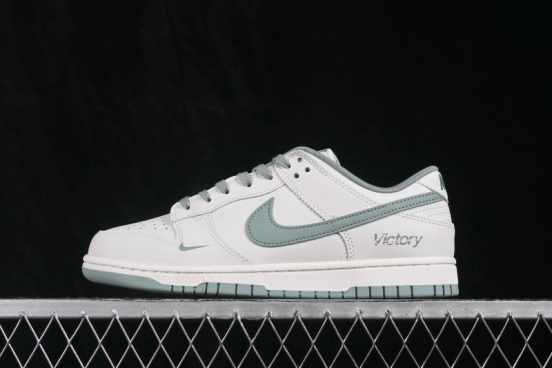Nike SB Dunk Low Skateboarding Shoes with Cushioned Collar - WG0320-142